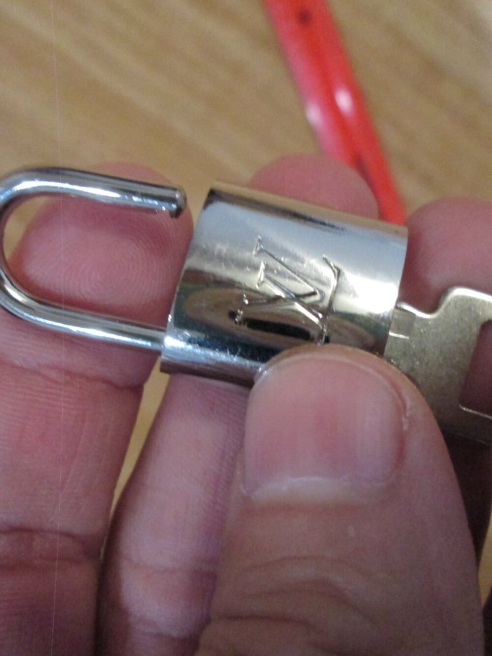 Louis Vuitton Silver Brass Lock . Number 318. One key Great condition! - Picture 2 of 9